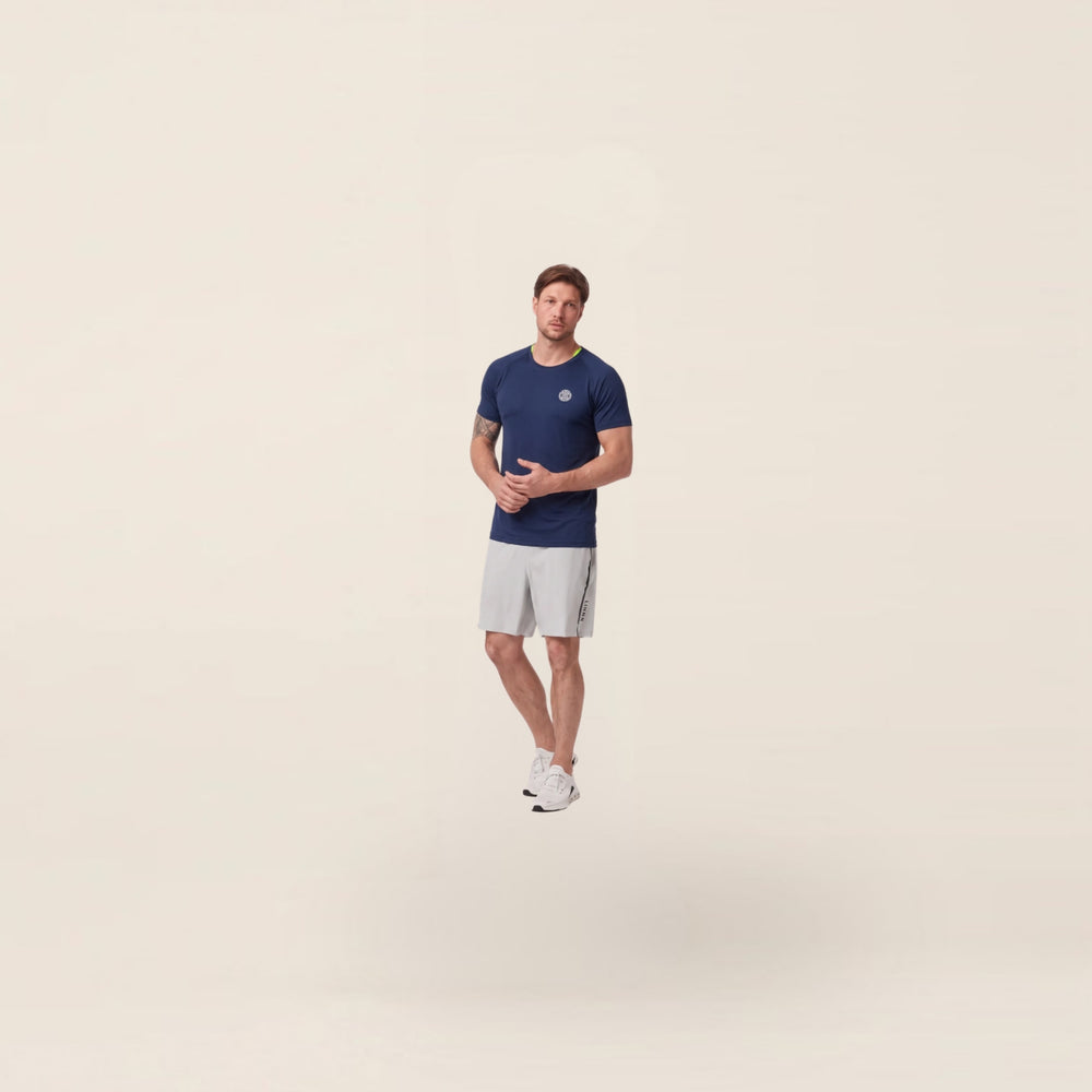 HOW T-Shirt (heren) Navy Blue gedragen