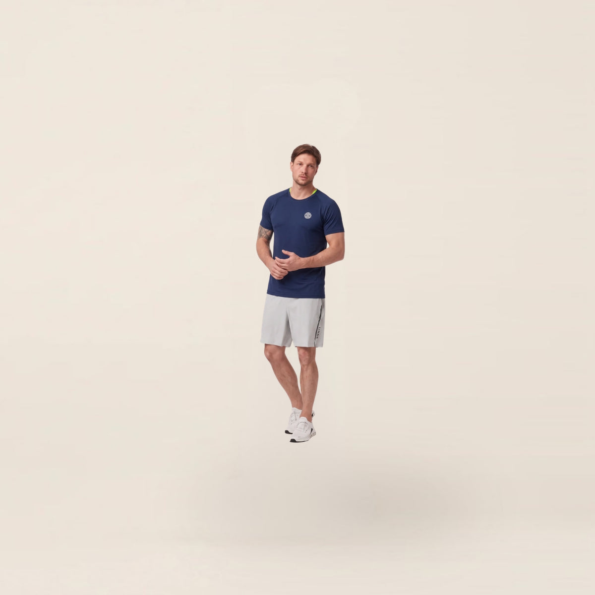 HOW T-Shirt (heren) Navy Blue gedragen