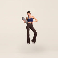 HOW x AIME June bra Navy Blue gedragen
